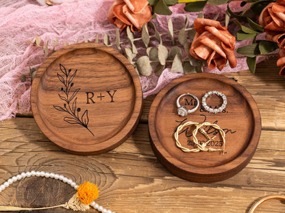 Personalized Round Wood Ring Dish, Gift for Her, Engagement Ring Holder, Wedding Ring Dish, Wedding Gift, Newlywed Gifts, Anniversary Gifts