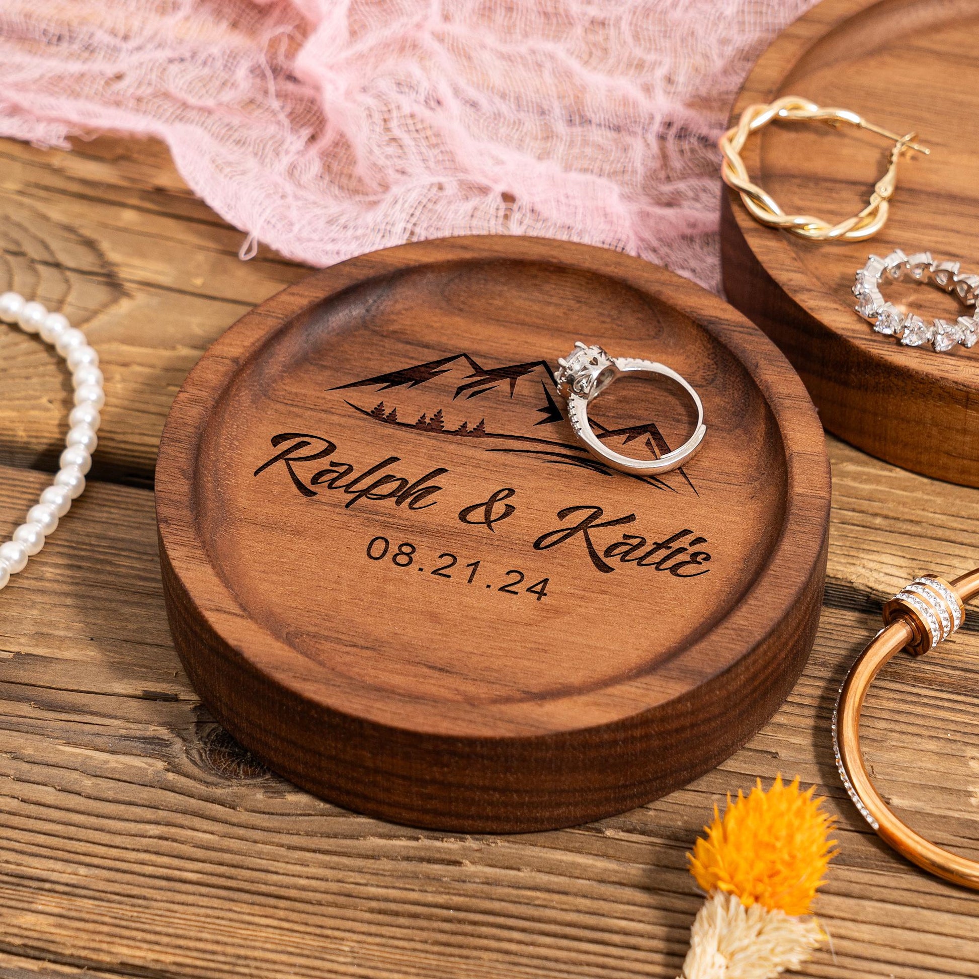 Personalized Round Wood Ring Dish, Gift for Her, Engagement Ring Holder, Wedding Ring Dish, Wedding Gift, Newlywed Gifts, Anniversary Gifts