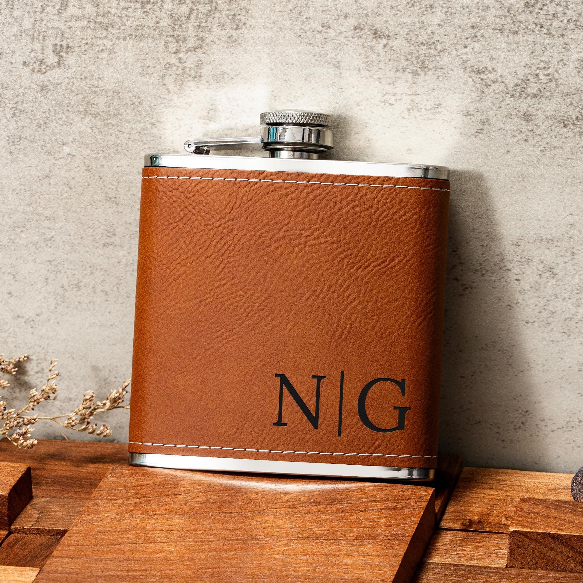 Personalized Leather Flask for Men, Groomsmen Gifts, Custom Leather Groomsman Flask, Best Man Flask Gifts, Groomsmen Proposal, Wedding Gifts